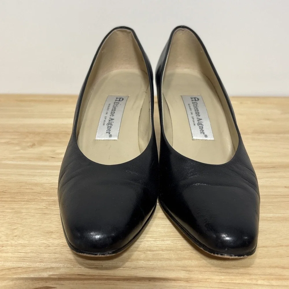 Vtg Etienne Aigner Taylor Black Leather Pump Gold Emblem Old Money Size 8M